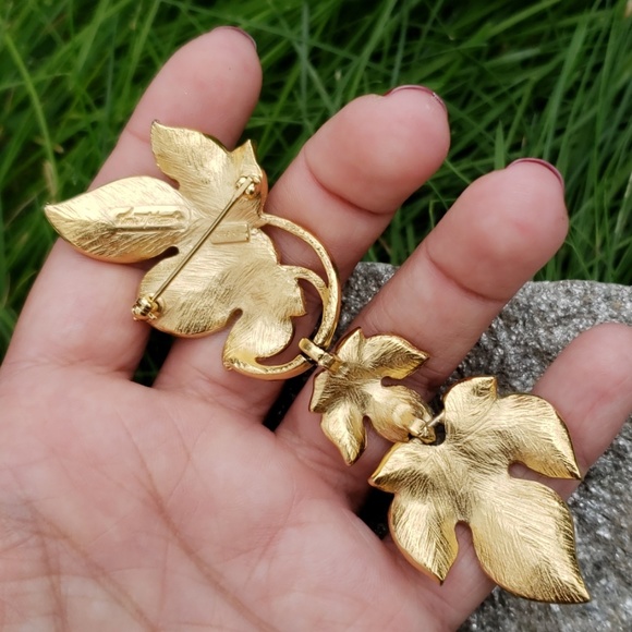 Vtg Kunio Matsumoto Trifari Leaves Dangle Brooch! - Picture 6 of 8